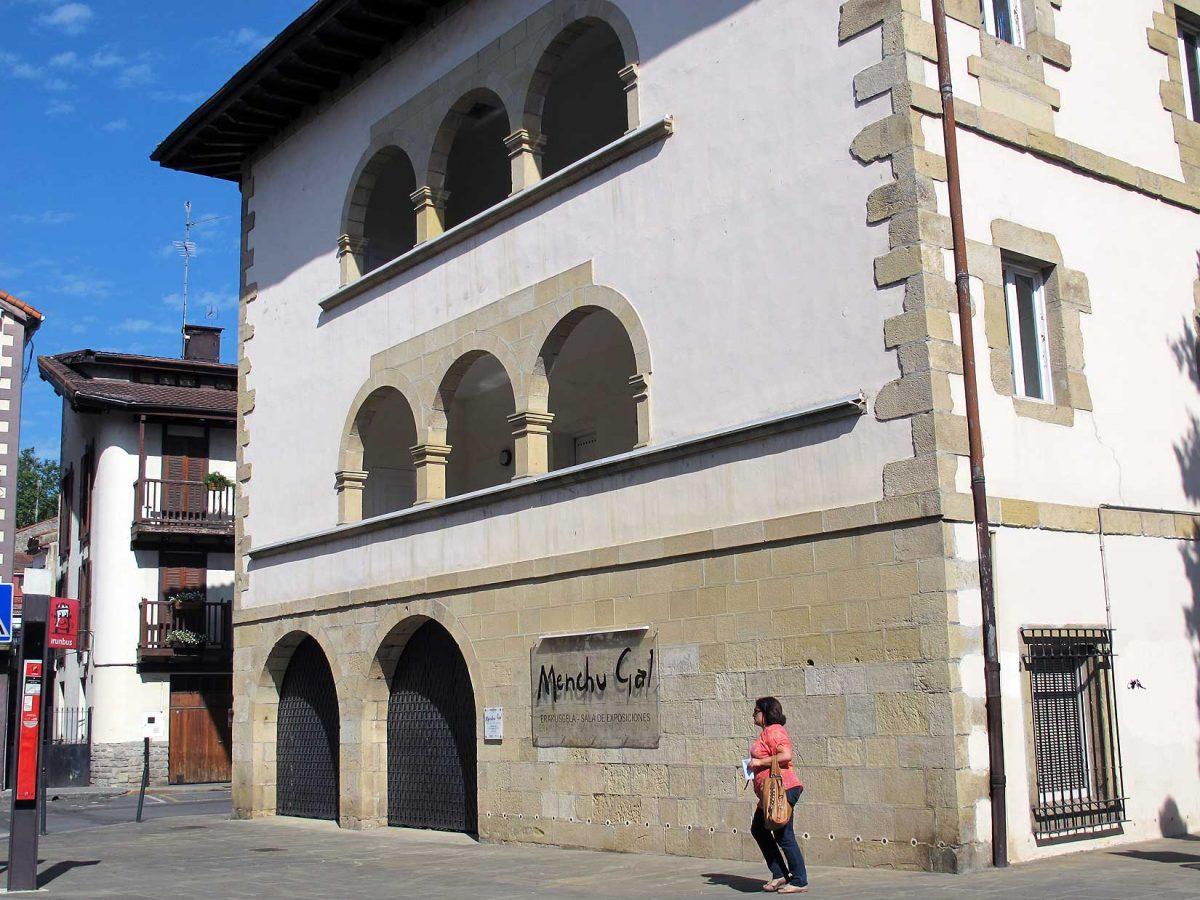 Galeria Menchu Gal Palacio Sancho de Urdanibia