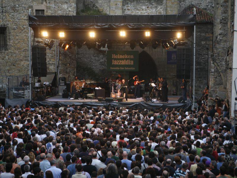 Plaza Trinidad Elvis Costello 2010